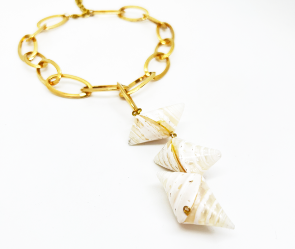 Collar cadena con caracoles