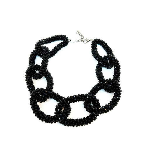 collar corto de cristales negros