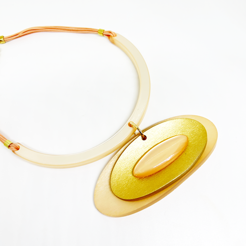Collar dorado y rose