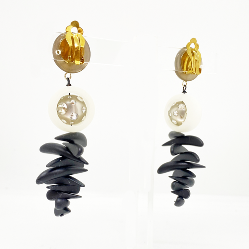 Aros grises y negros de resina