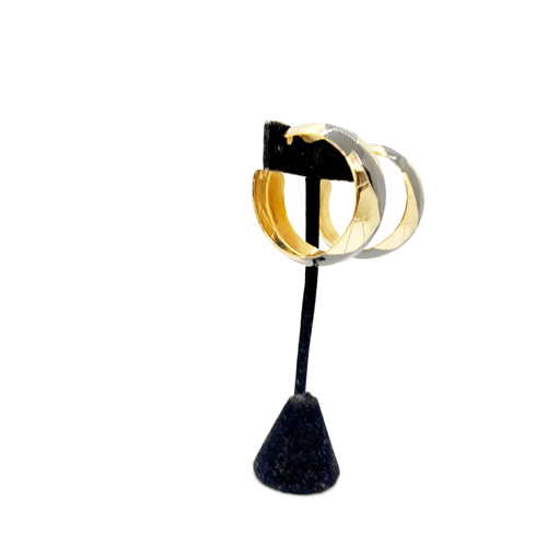 aros de metal dorado y negro