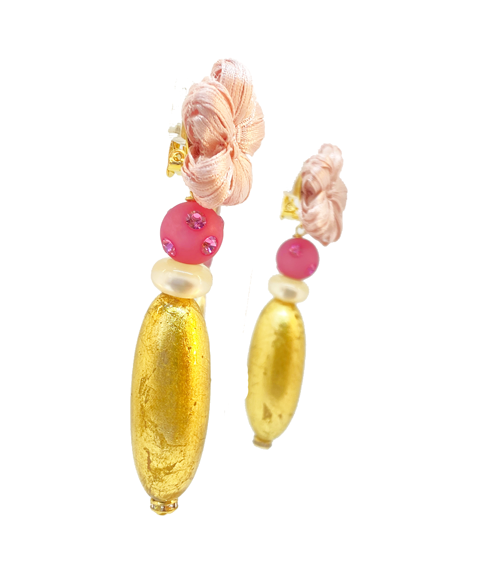 aros dorados y fucusais largos