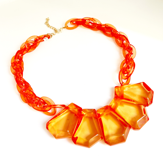 Collar naranja translucido