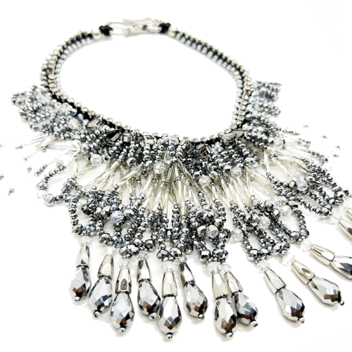 Collar corto lluvia de cristales