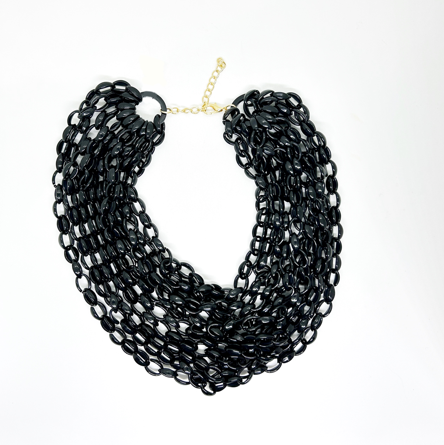 collar negro de resina