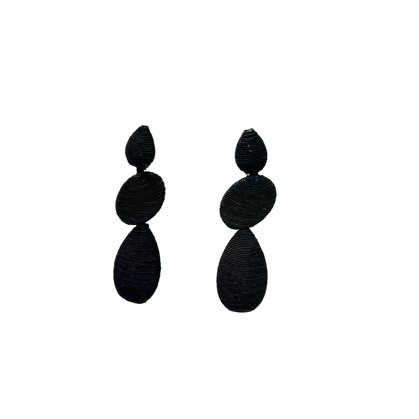 Aros de hilo negro