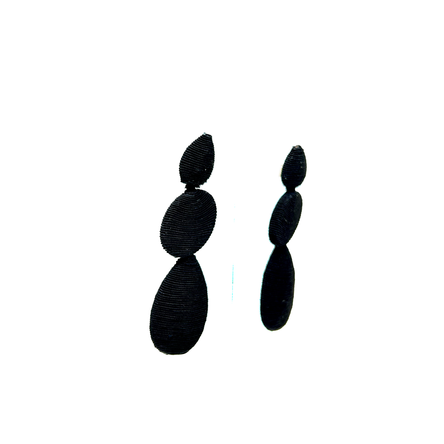 Aros de hilo negro