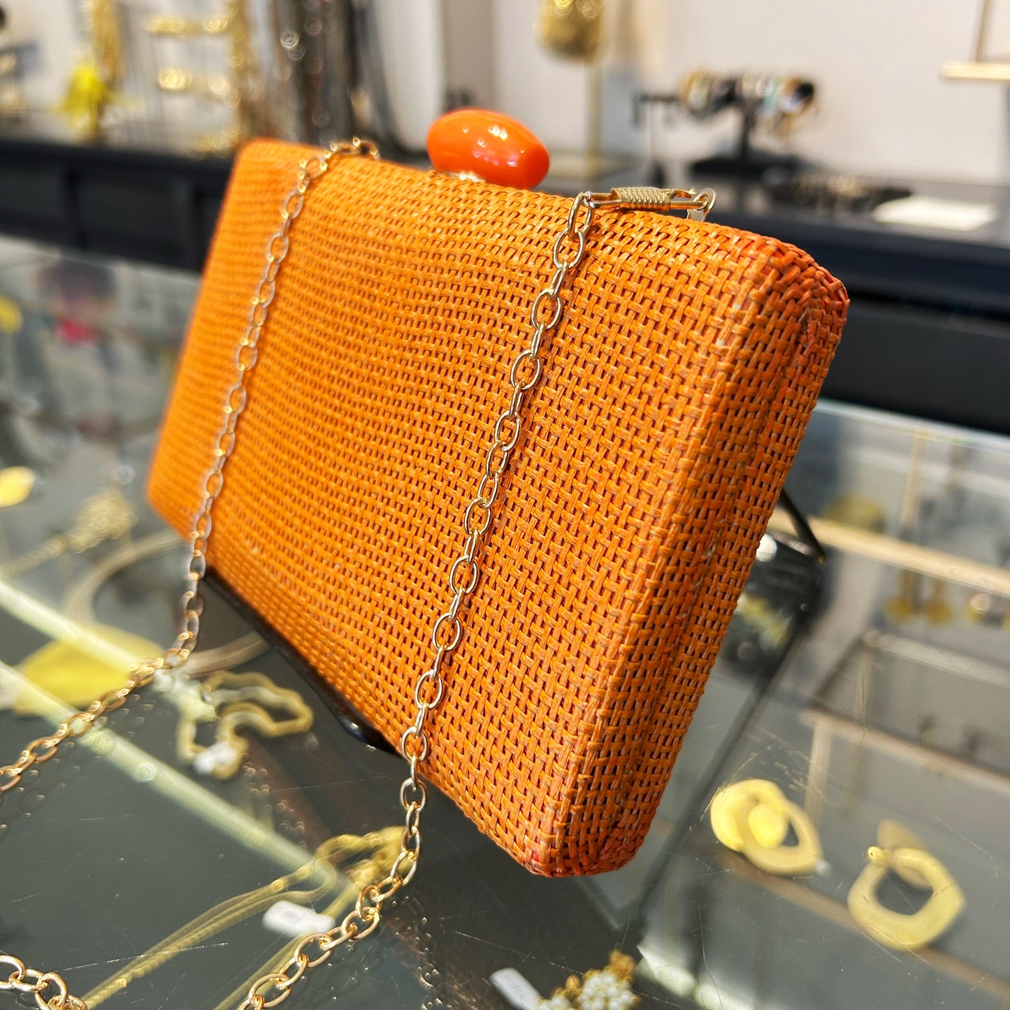 Clutch de rafia naranja ladrillo