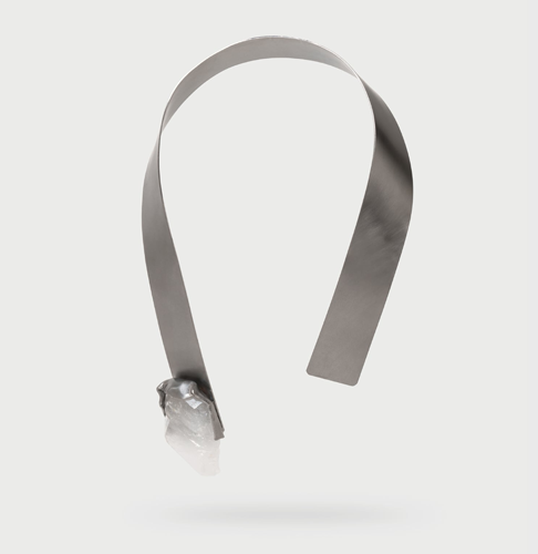 collar plateado con cuarzo