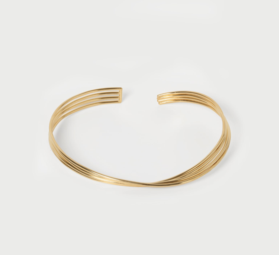 Rigid necklace with twist