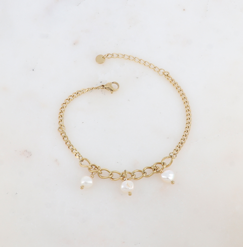 pulser dorada de cadena con perlas