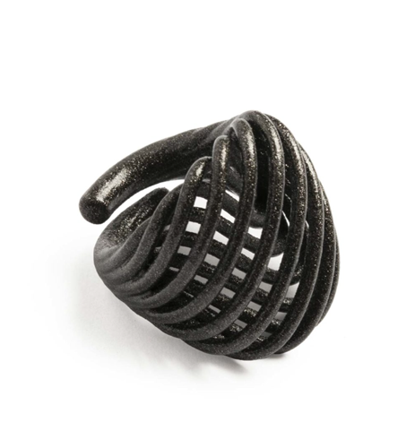 Anillo entrelazado con volumen