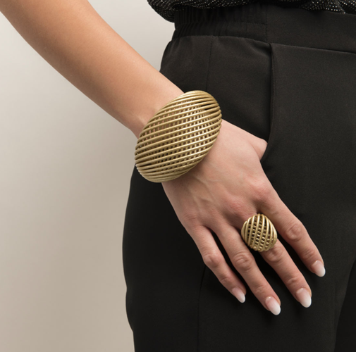 Anillo entrelazado con volumen
