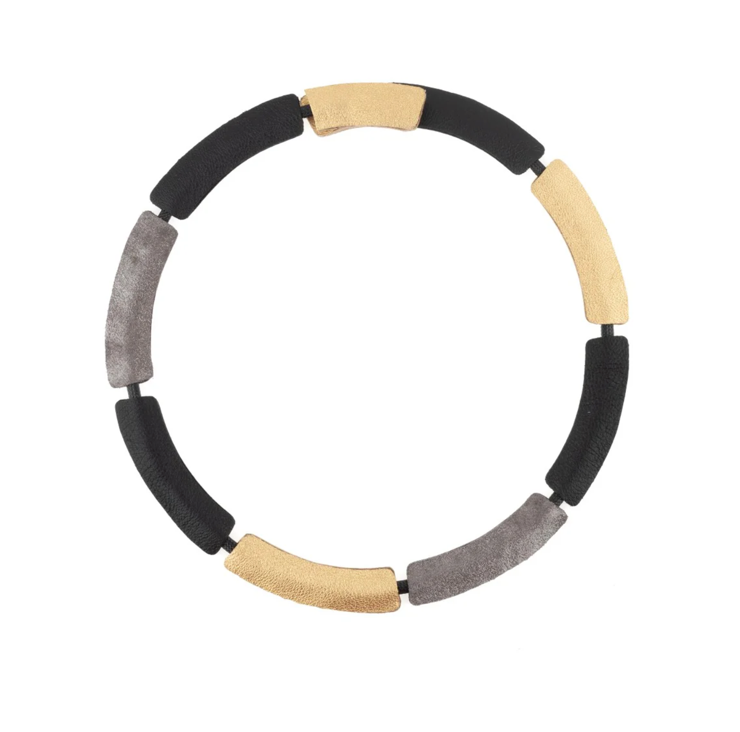 Collar dorado negro y pelte