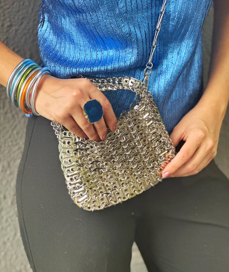 Bolso chapitas plateado