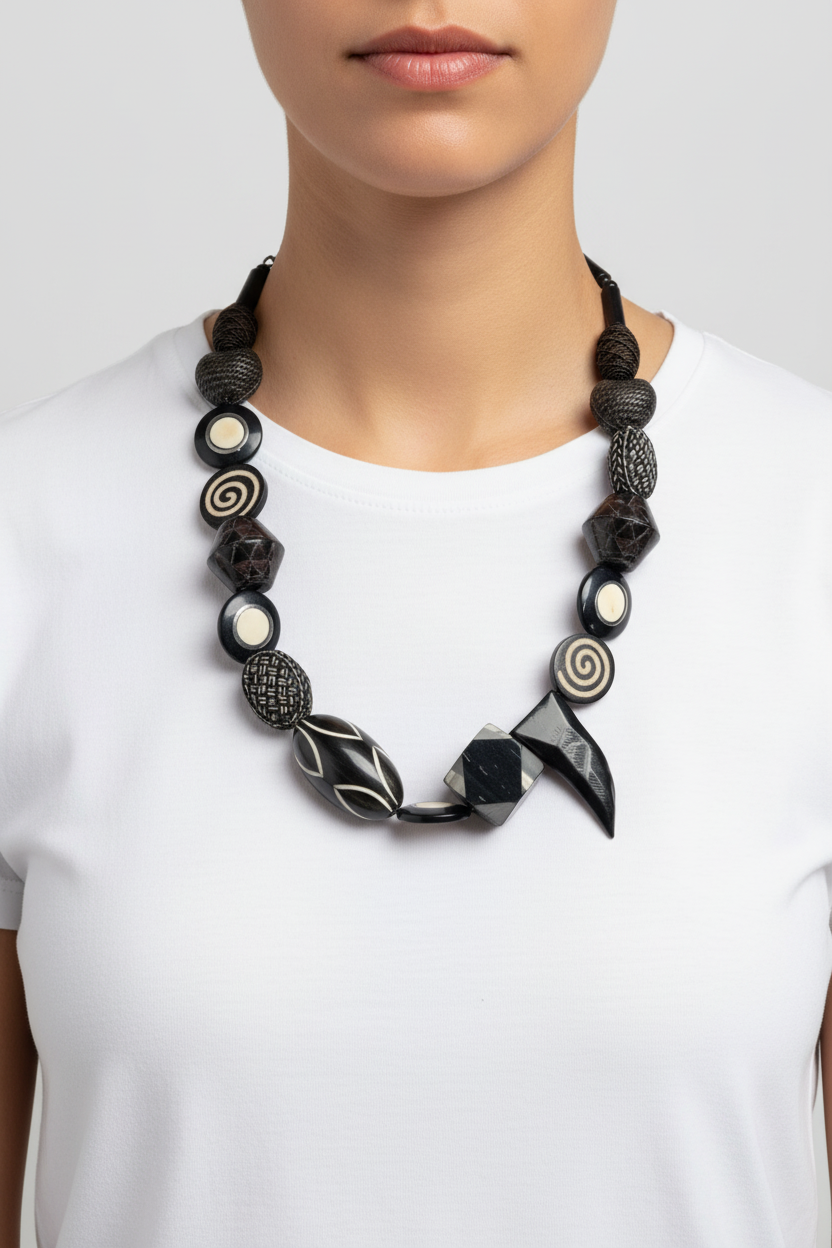 Collar blanco y negro
