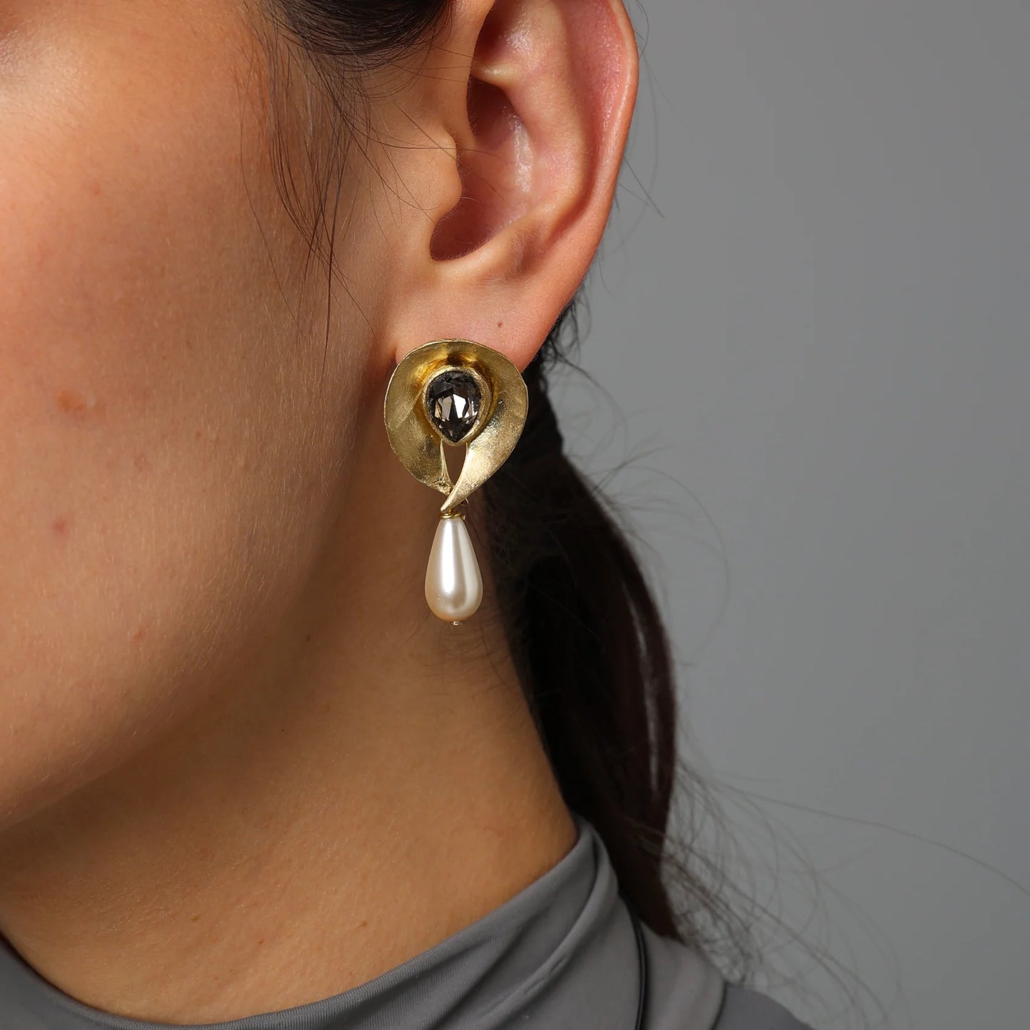 Aros cristal humo y perla