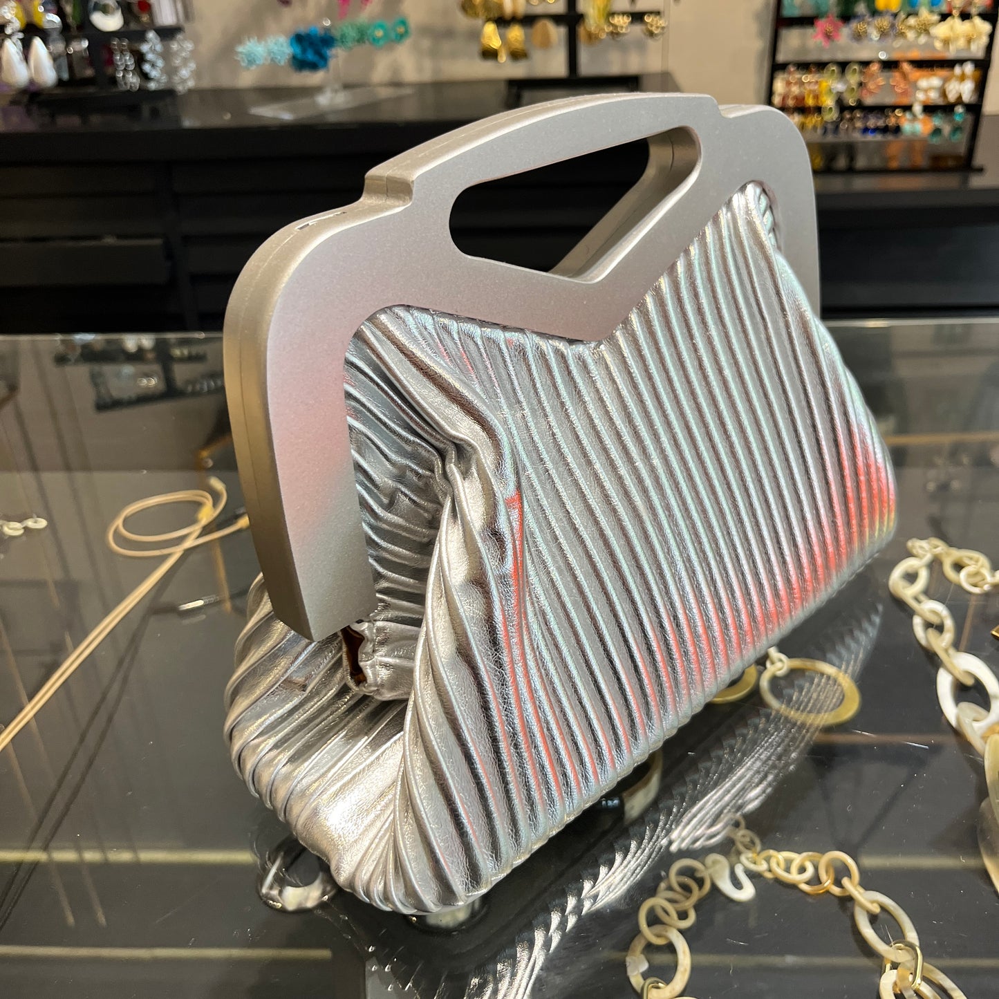 Bolso plisado plateado