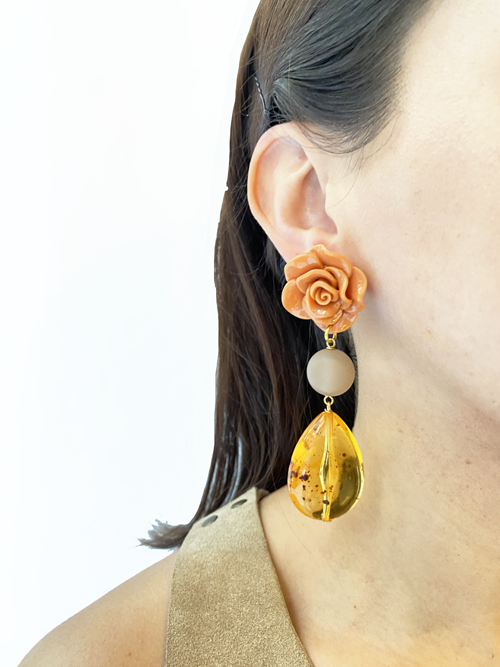 flower resin earrings