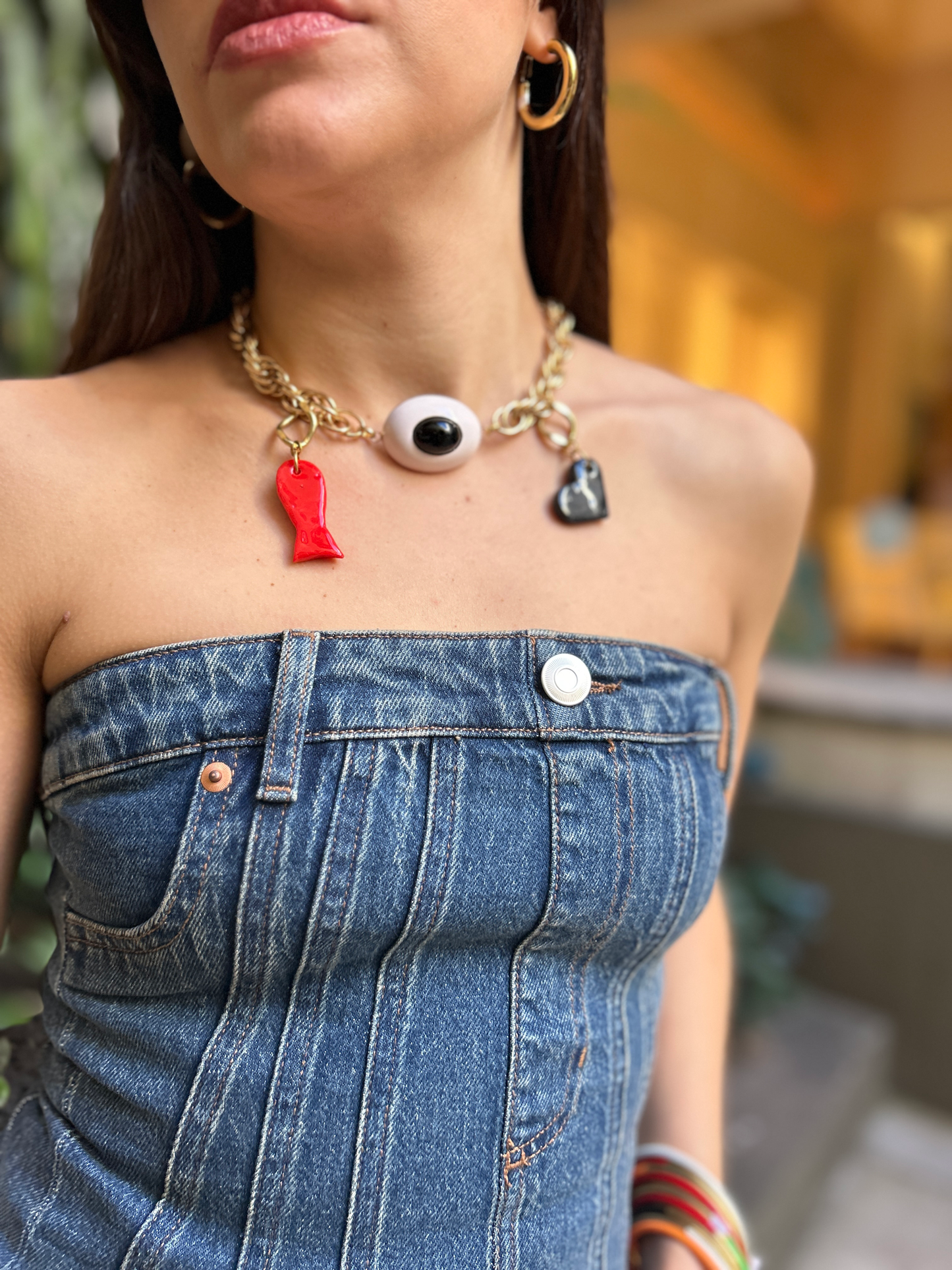 Collar dijes rojo y negro