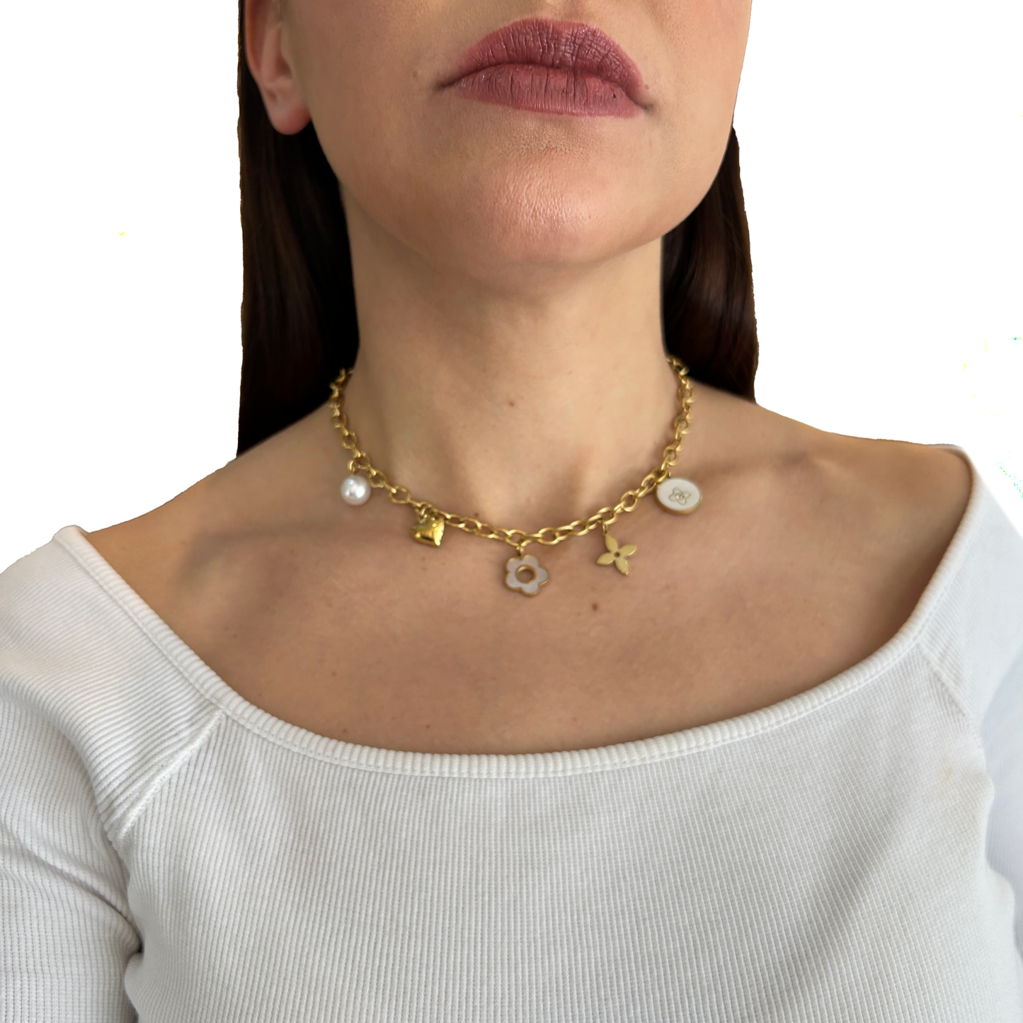 Collar dijes blancos y dorados