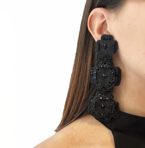 aros negros largos con cristales
