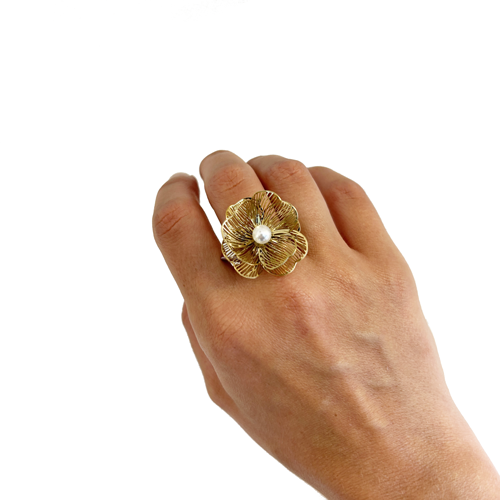 Anillo flor con perla