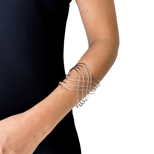 pulsera entrelazada de metal