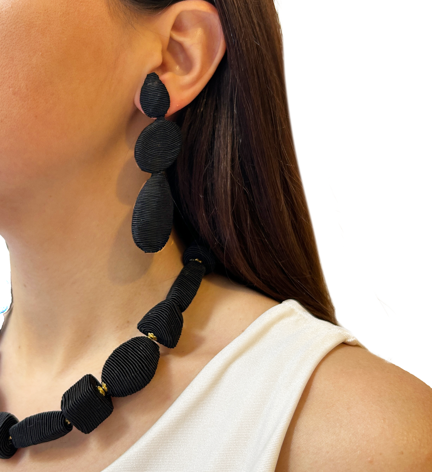 aros negros de hilo