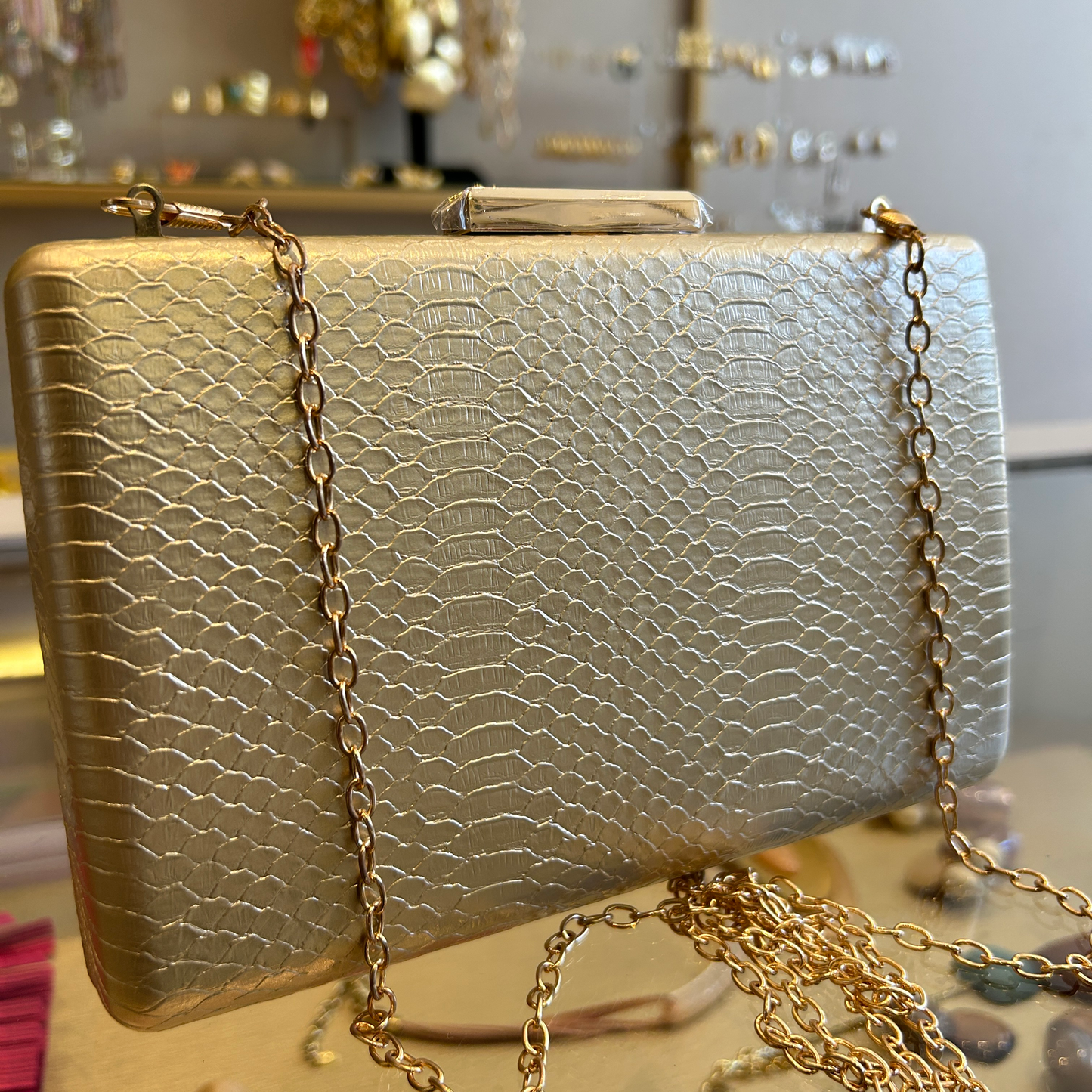 Bolso dorado suave