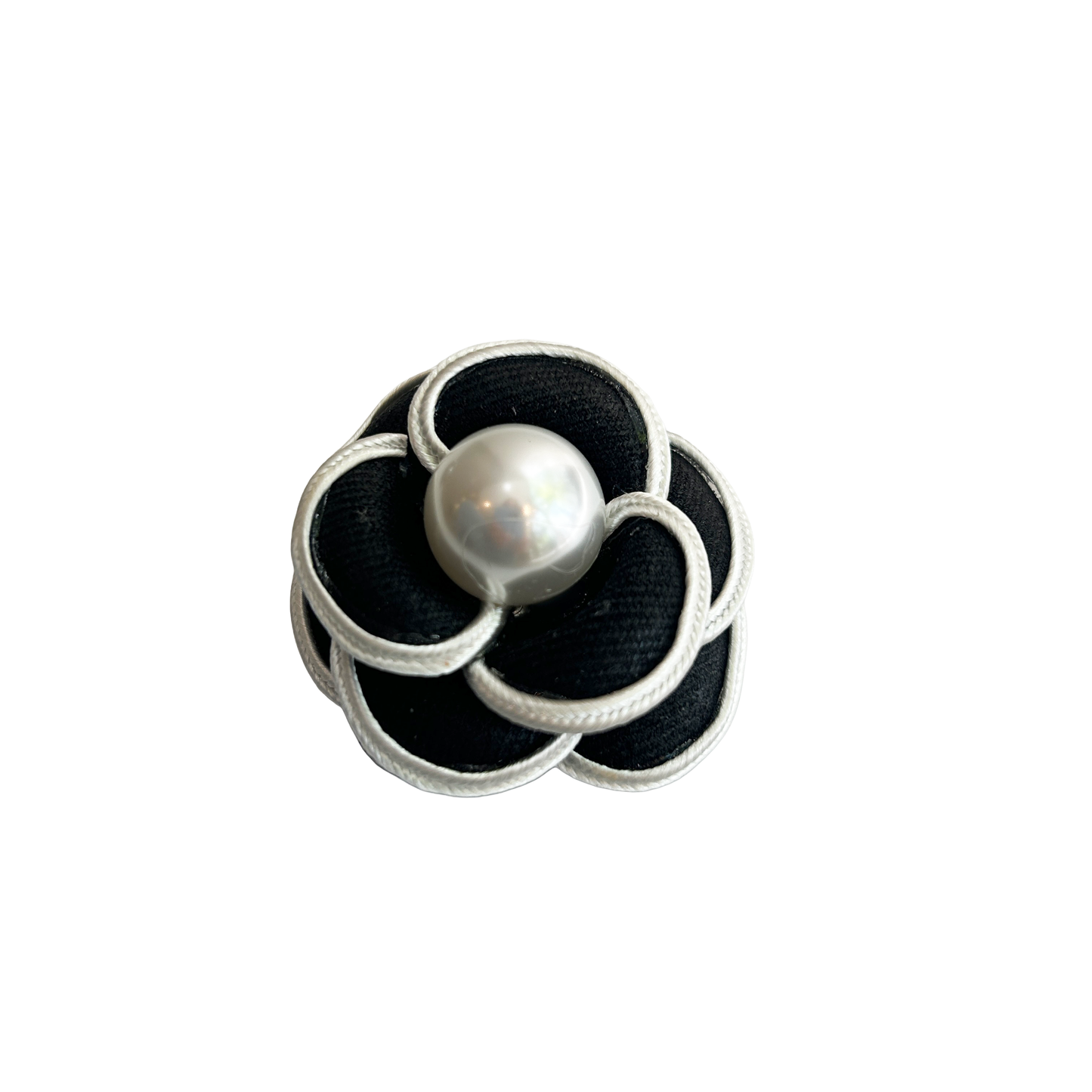 Broche camelia con volumen