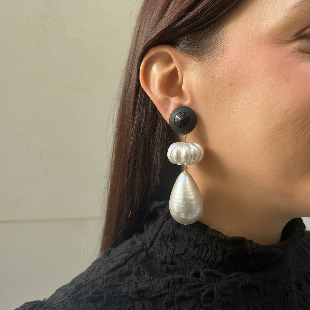 aros de perla negros y blancos