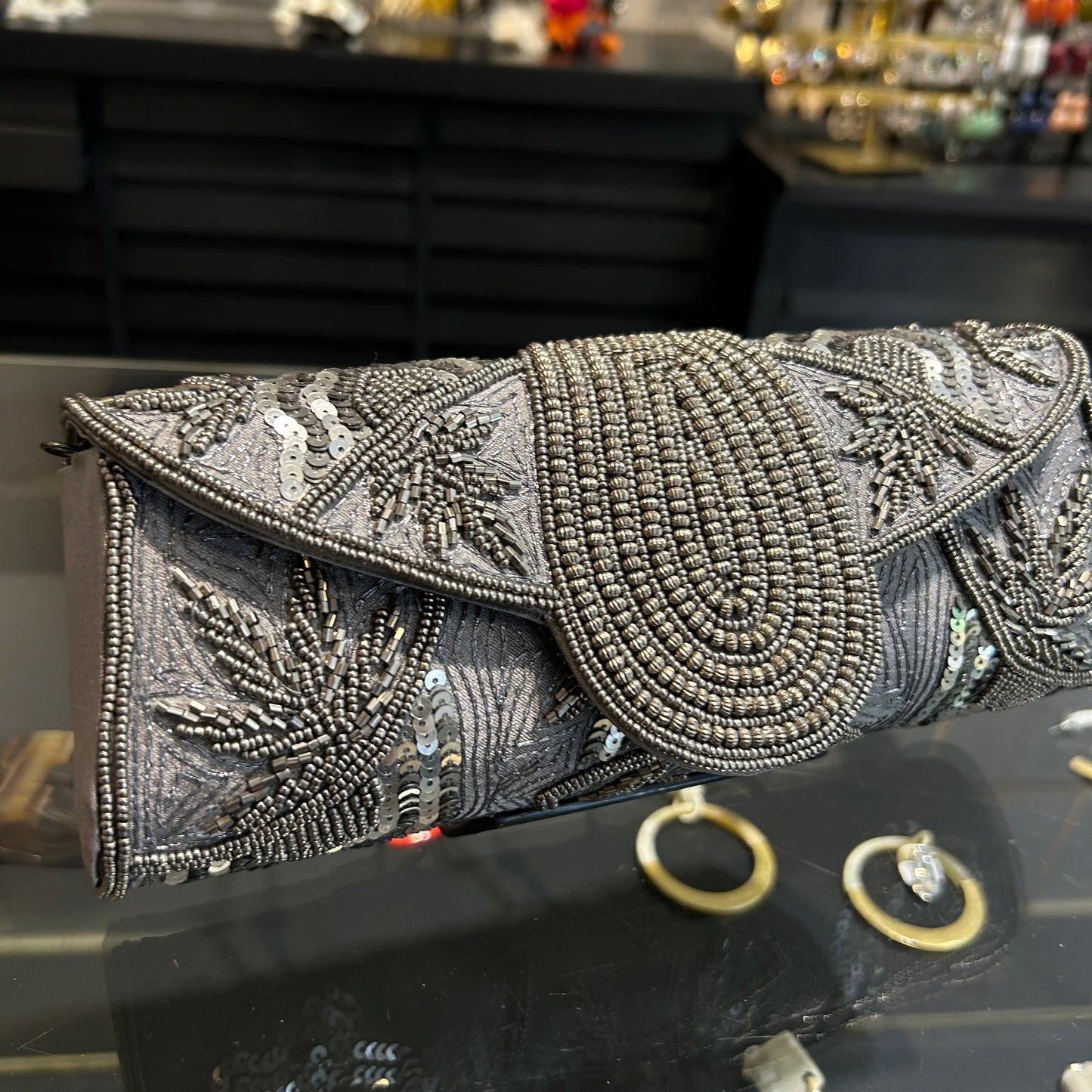 Bolso bordado en mostacillas