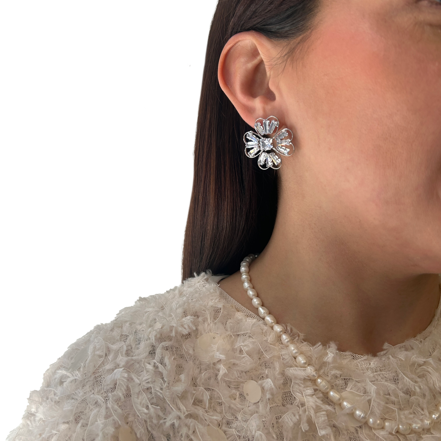 Aros flor zirconia y reborde metálico