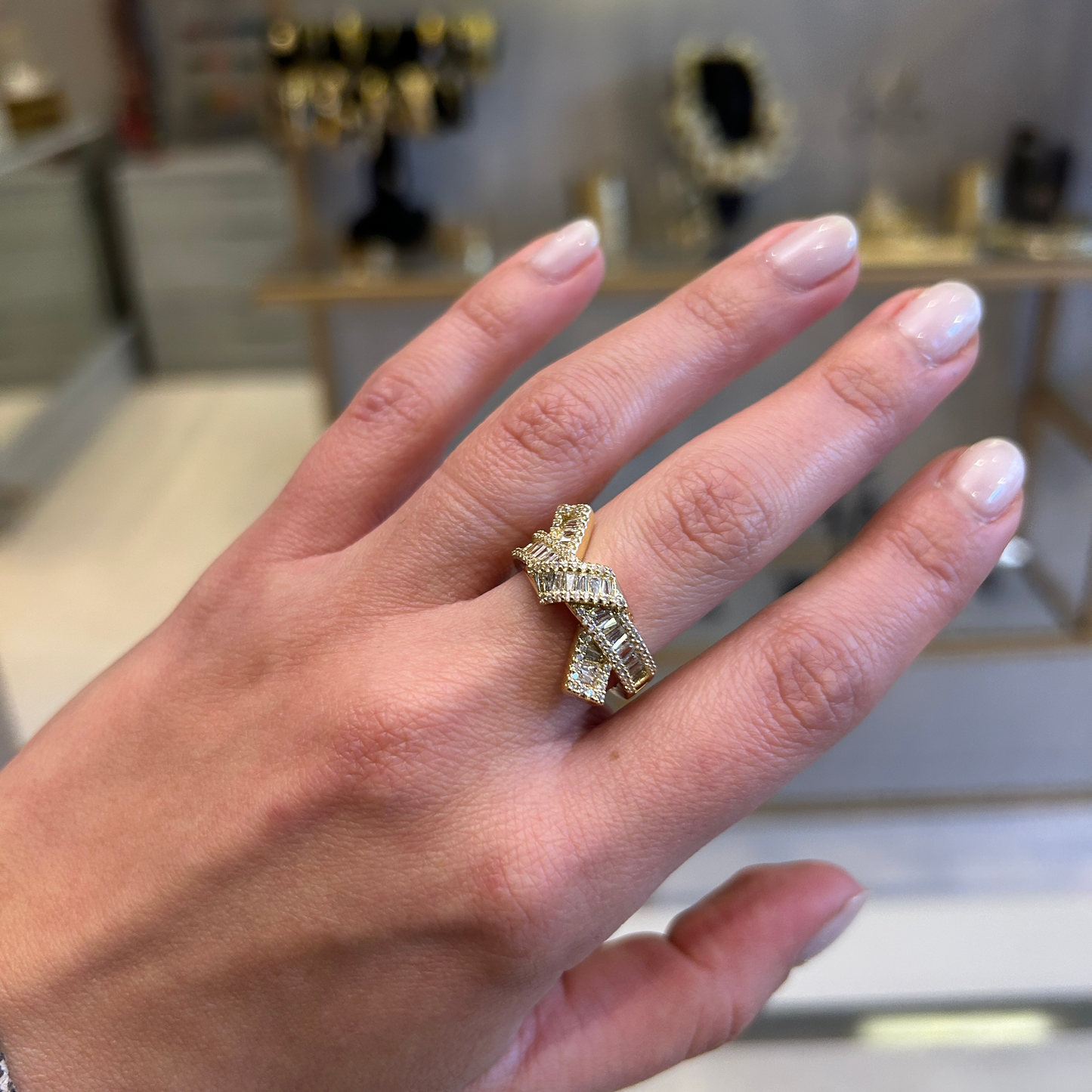 Anillo nudo de zirconia