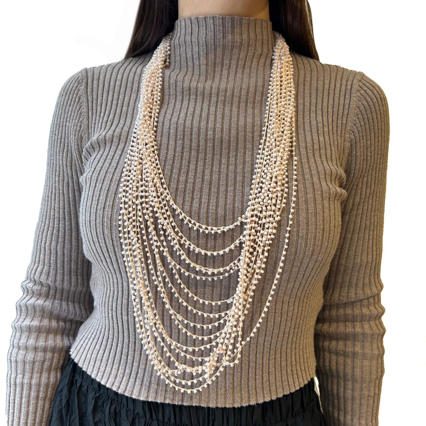 Collar hilo y mostacillas