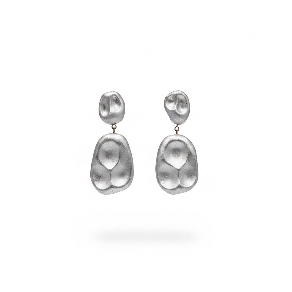 Aros plateados con relieve