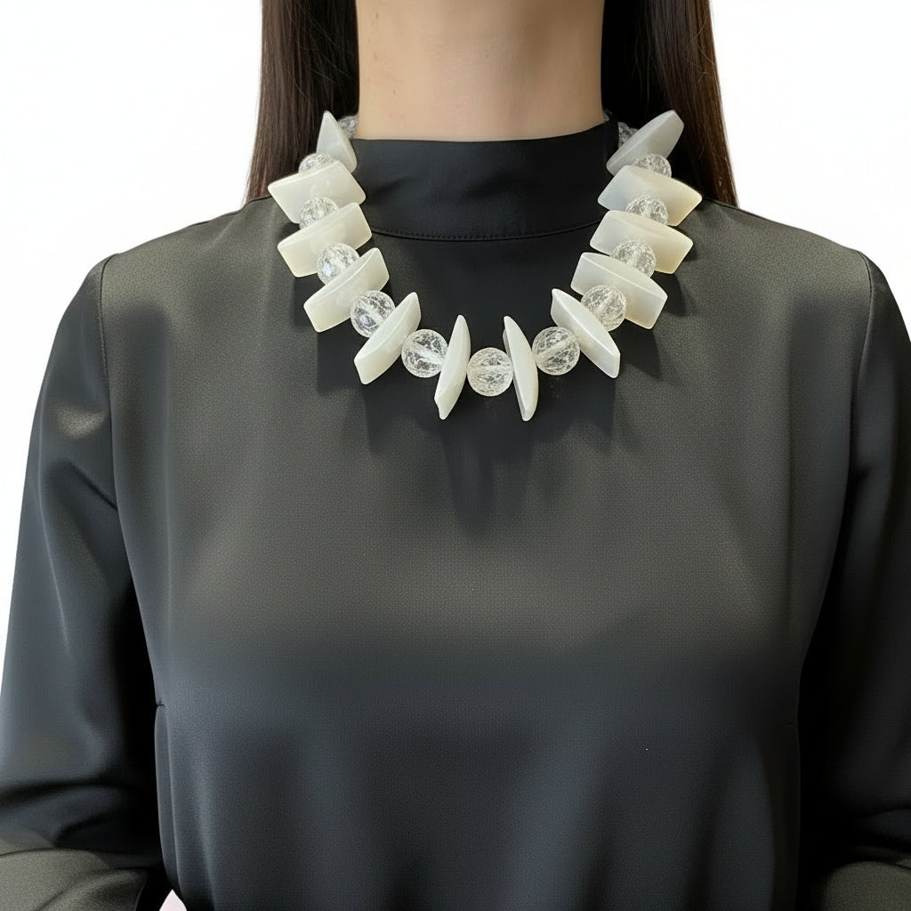 Collar blanco combinado