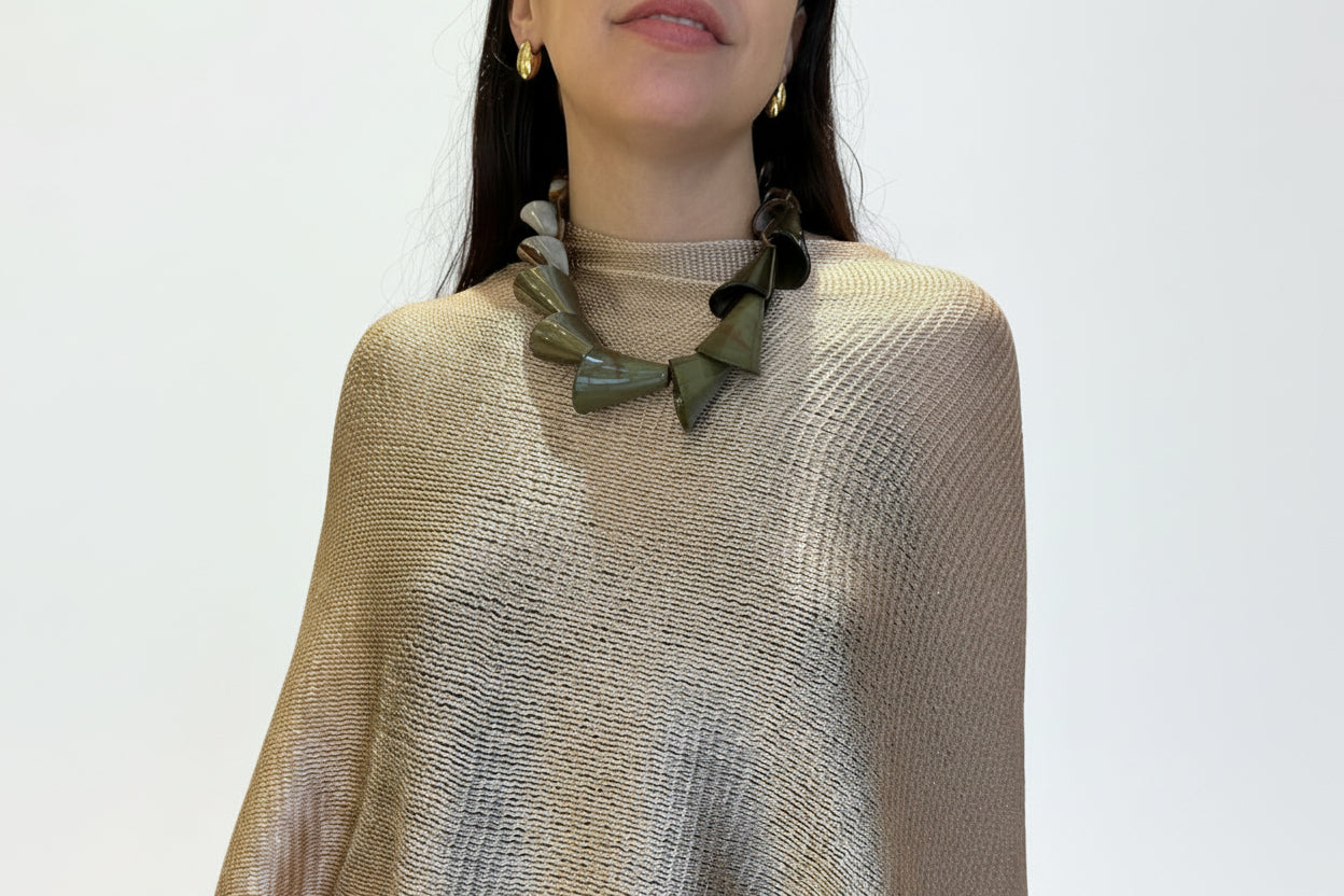 Collar verde y marron