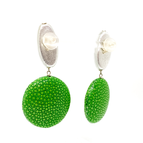 Aros plateados y verdes