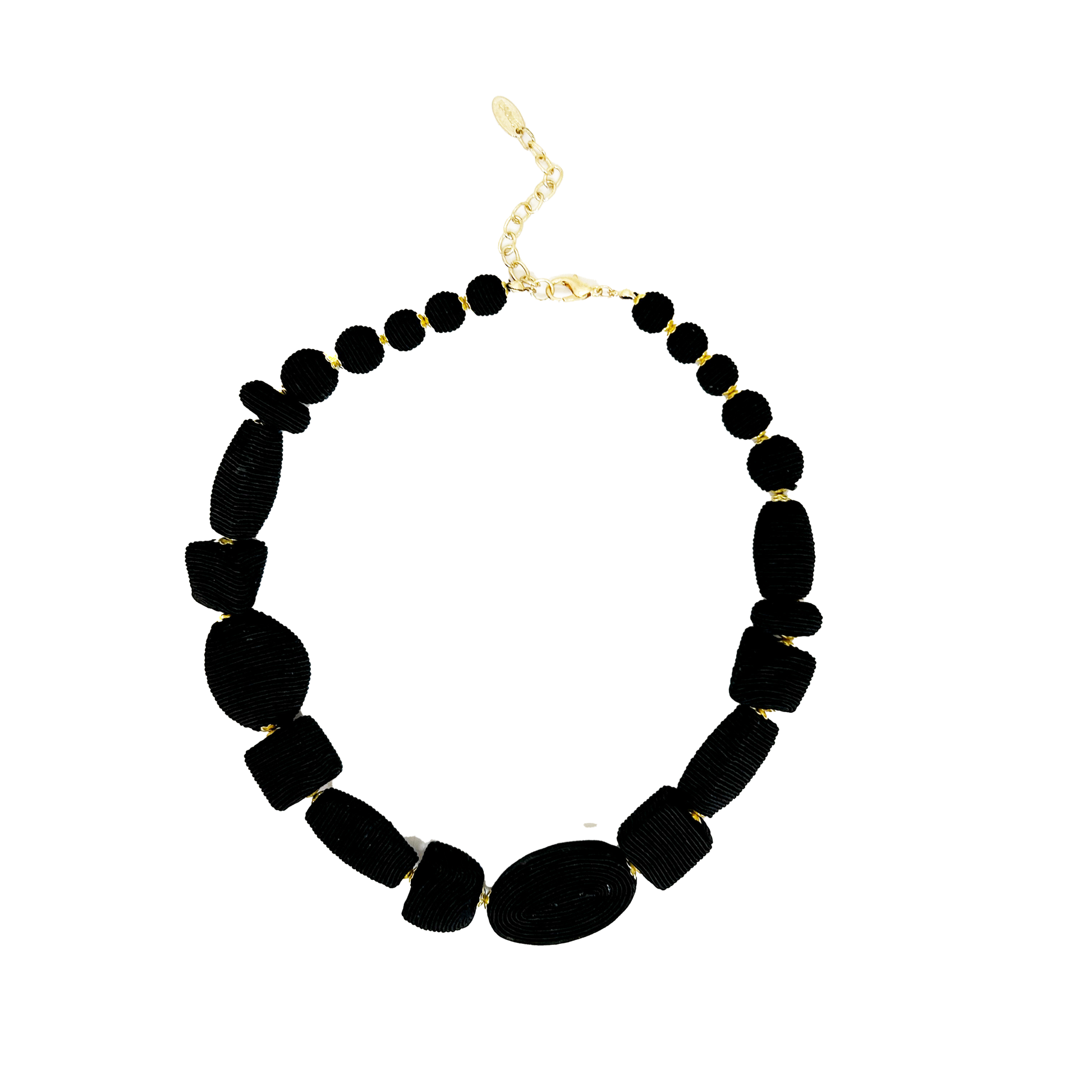 collar negro de tela
