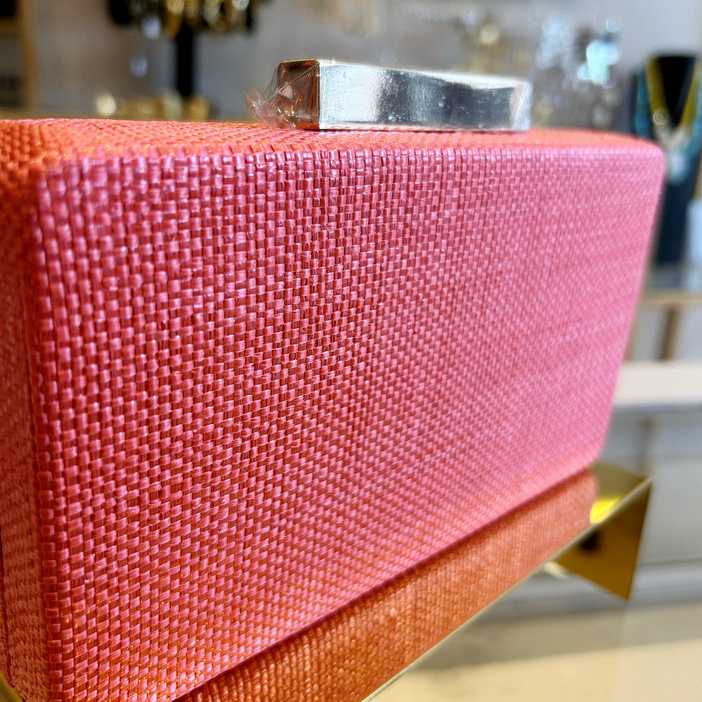 Clutch de rafia coral