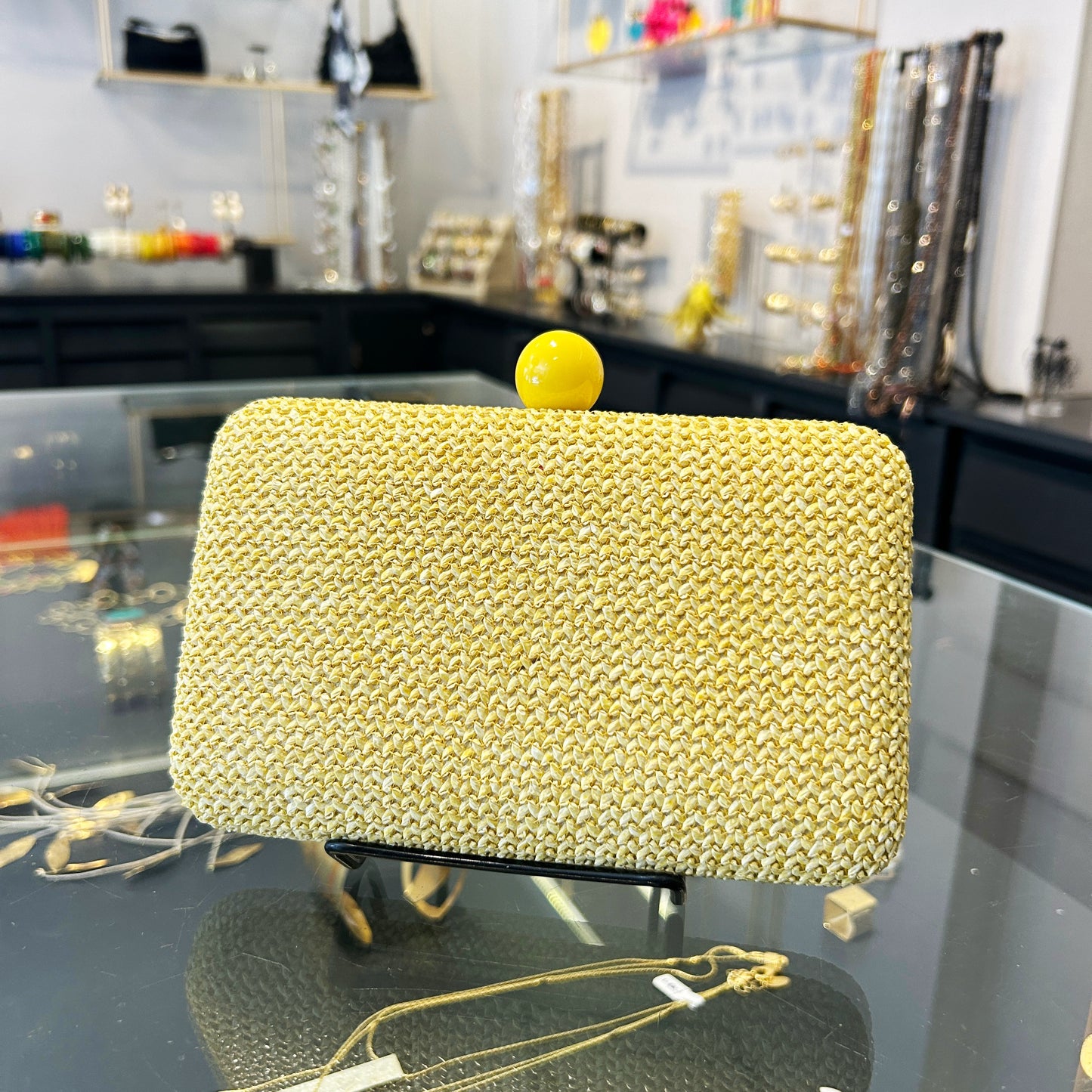 clutch de rafia amarillo 