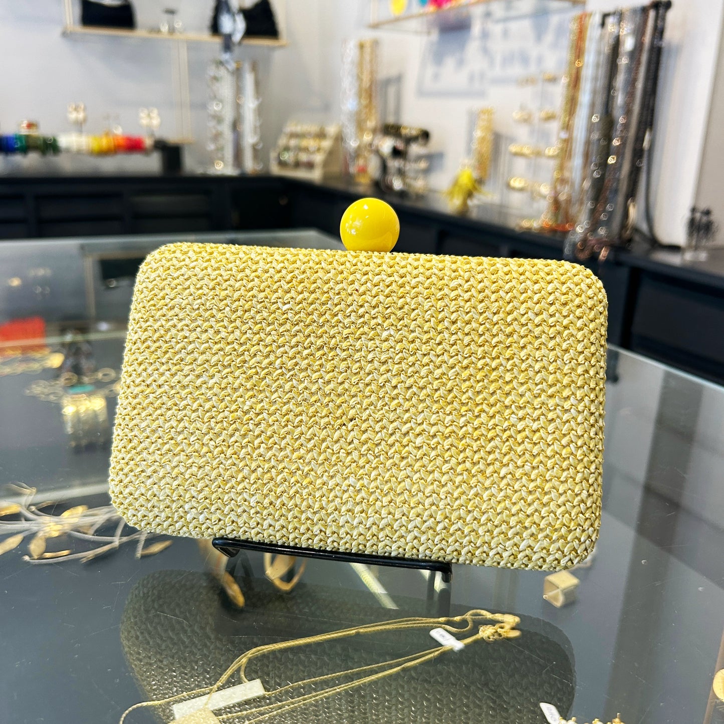 Clutch de rafia amarilla