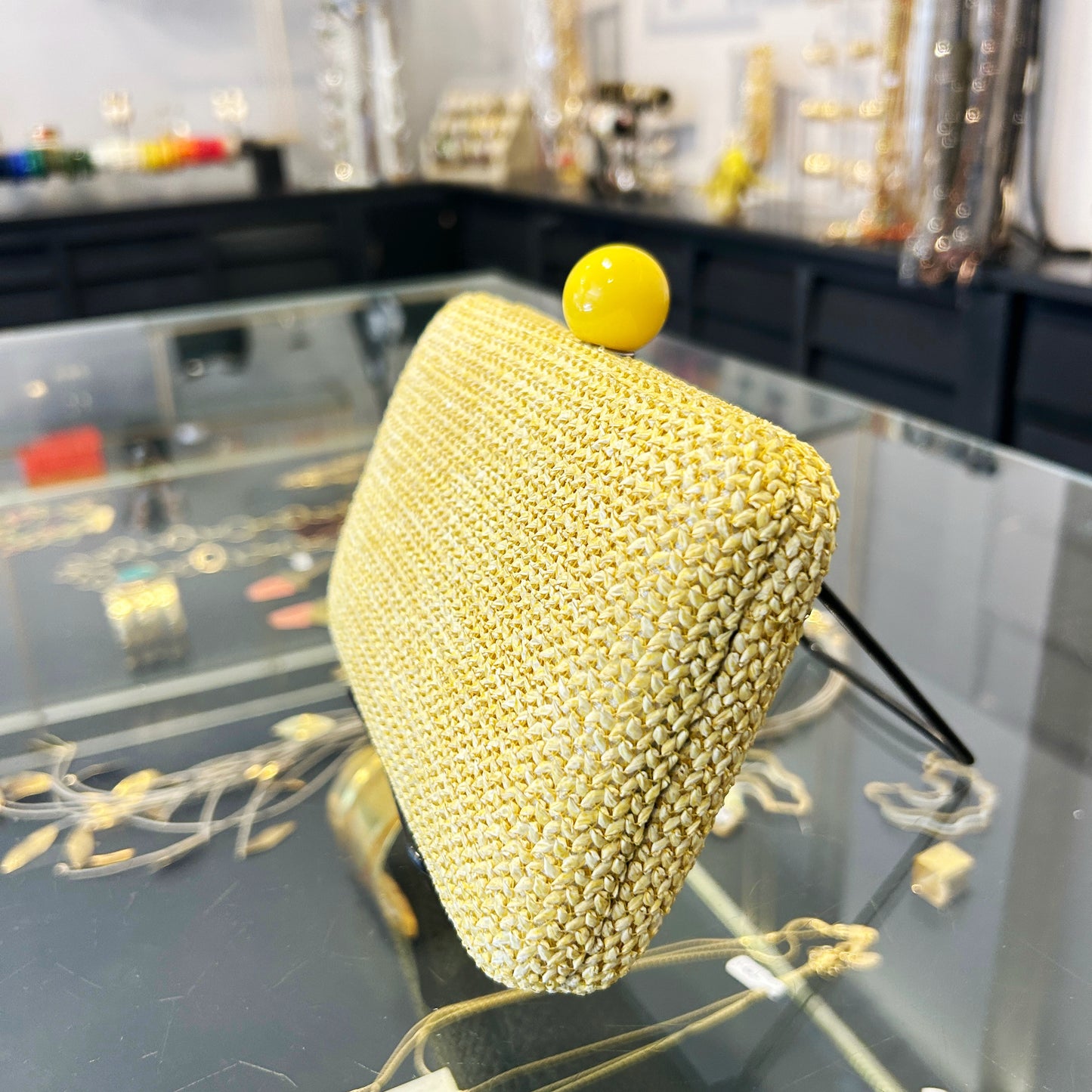 Clutch de rafia amarilla