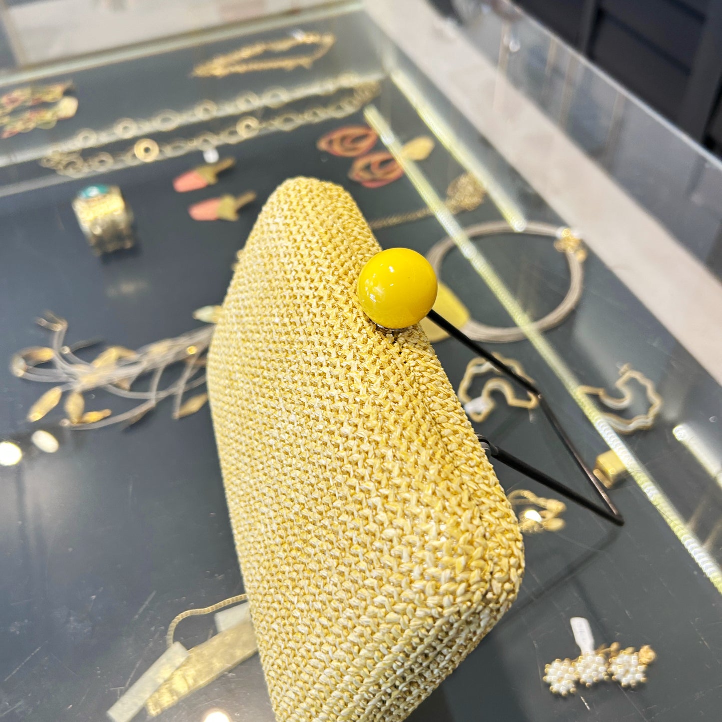 Clutch de rafia amarilla