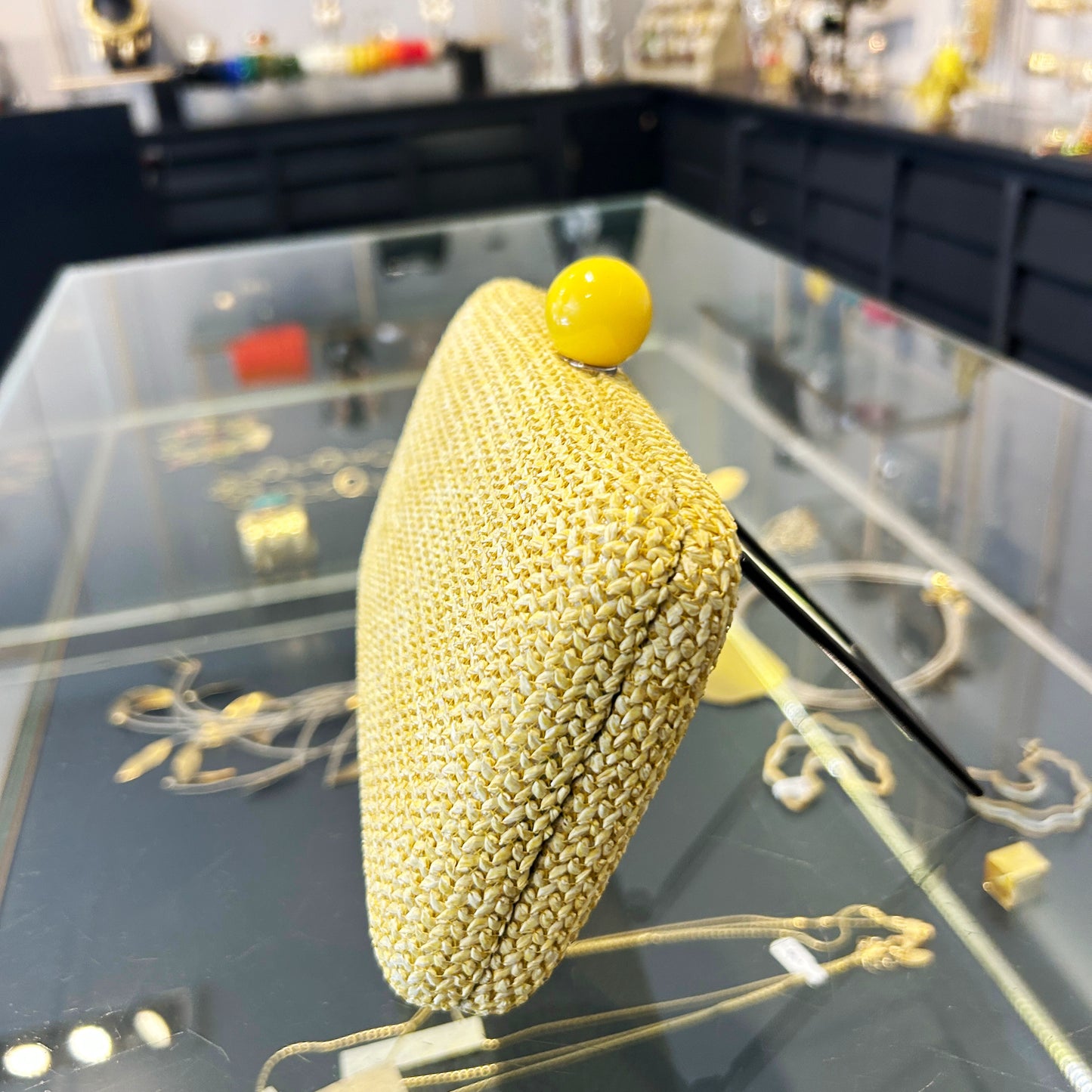 Clutch de rafia amarilla