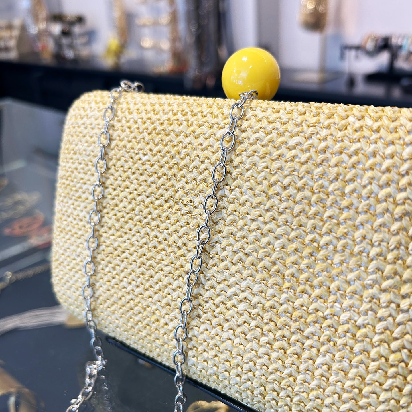 Clutch de rafia amarilla