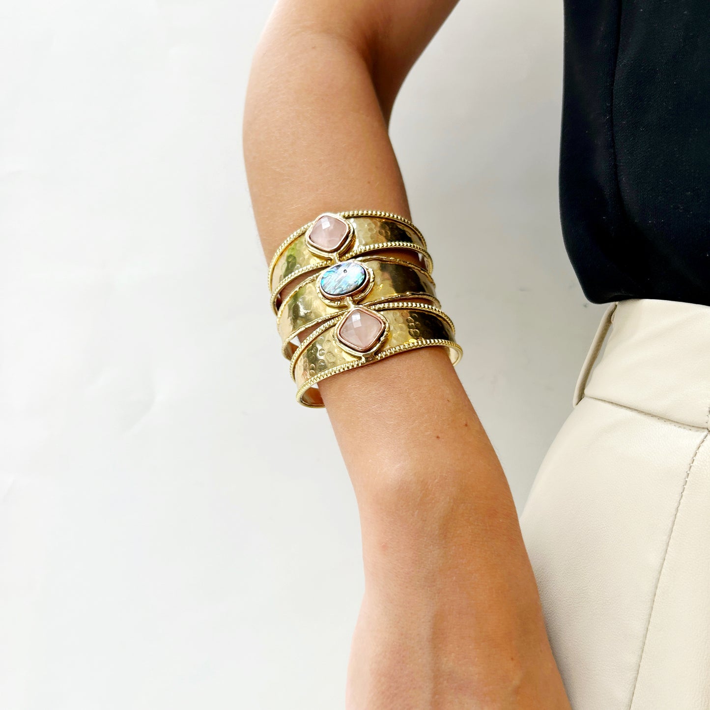 Brazalete triple con piedras