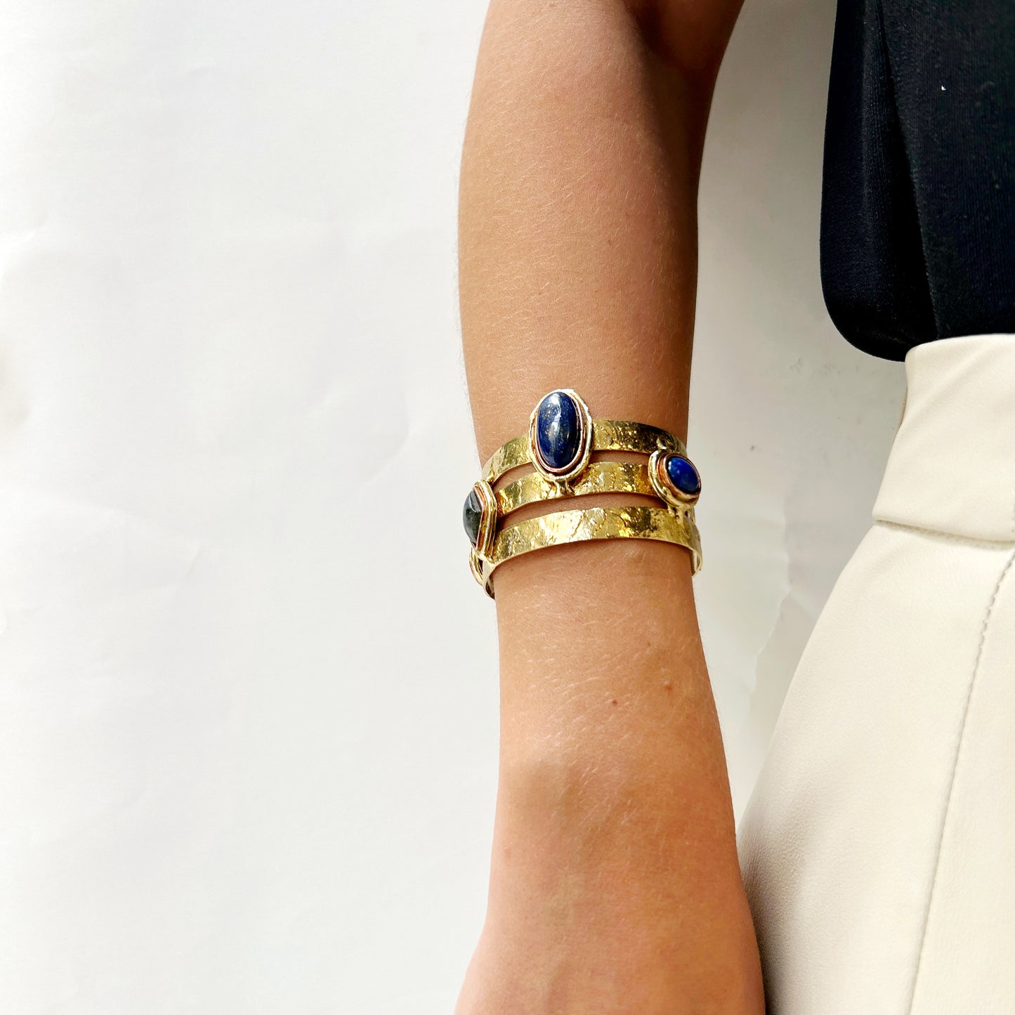 Brazalete triple con piedras